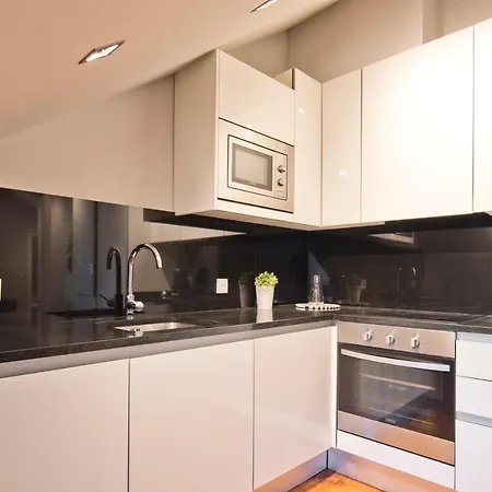 Iconic & Elegant Design 2 Bedroom Apt By Fs